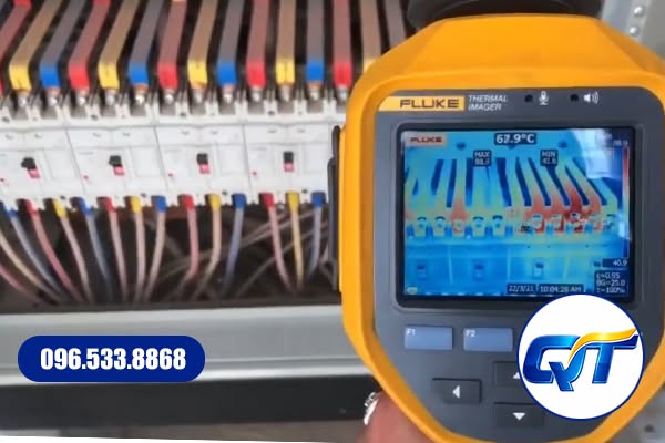 Điểm đấu nối đầu cos trong tủ điện có dấu hiệu phát nhiệt khi vận hành