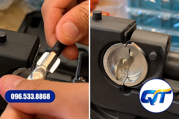 Kỹ thuật viên sử dụng kìm ép cos dùng pin để đấu nối đầu cos nhanh chóng